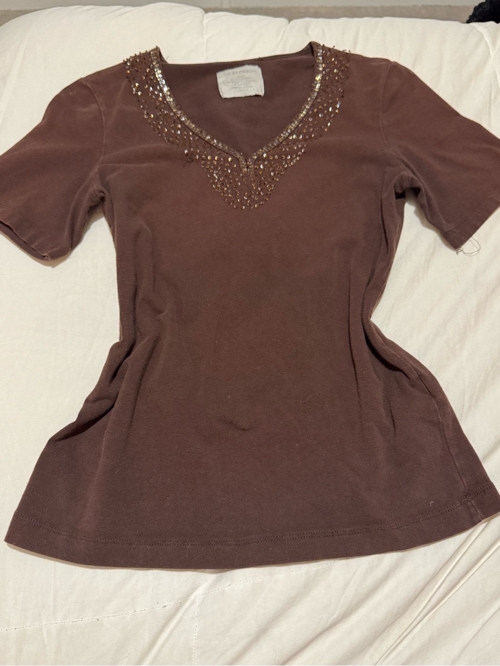 LA BLOSSOM BROWN SEQUIN NECK T
